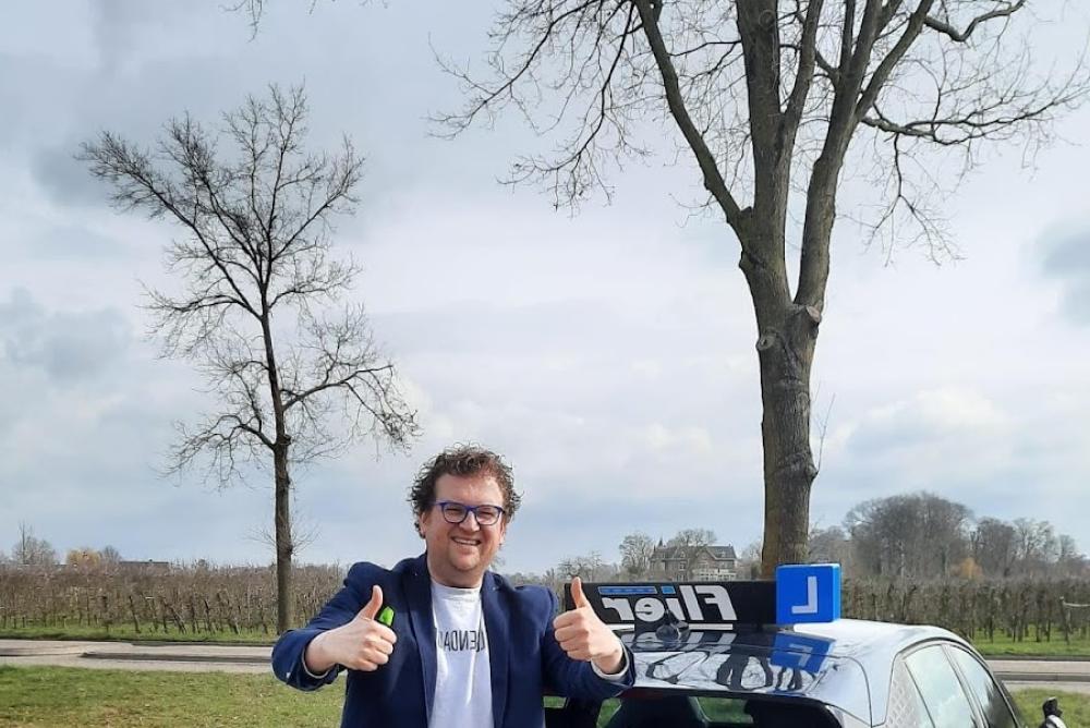 Auto- en Motorrijschool Flier